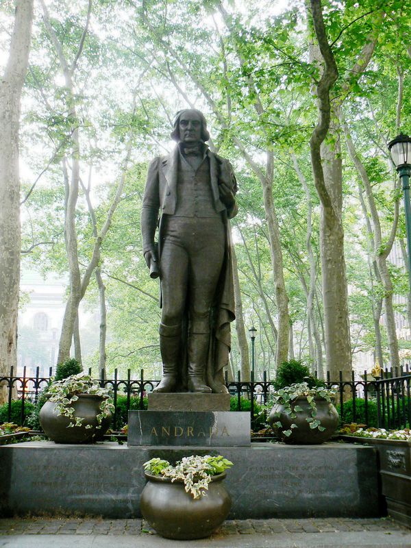Bryant Park: Statue d Andrada
